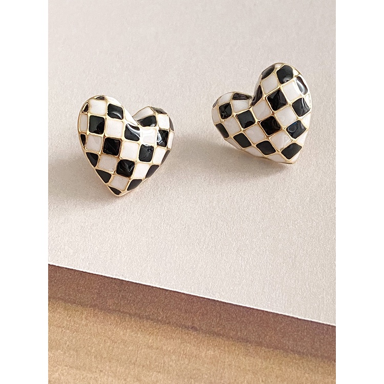 Anting Silver needle drop oil Motif Hati Warna Hitam Dan Putih Untuk Wanita