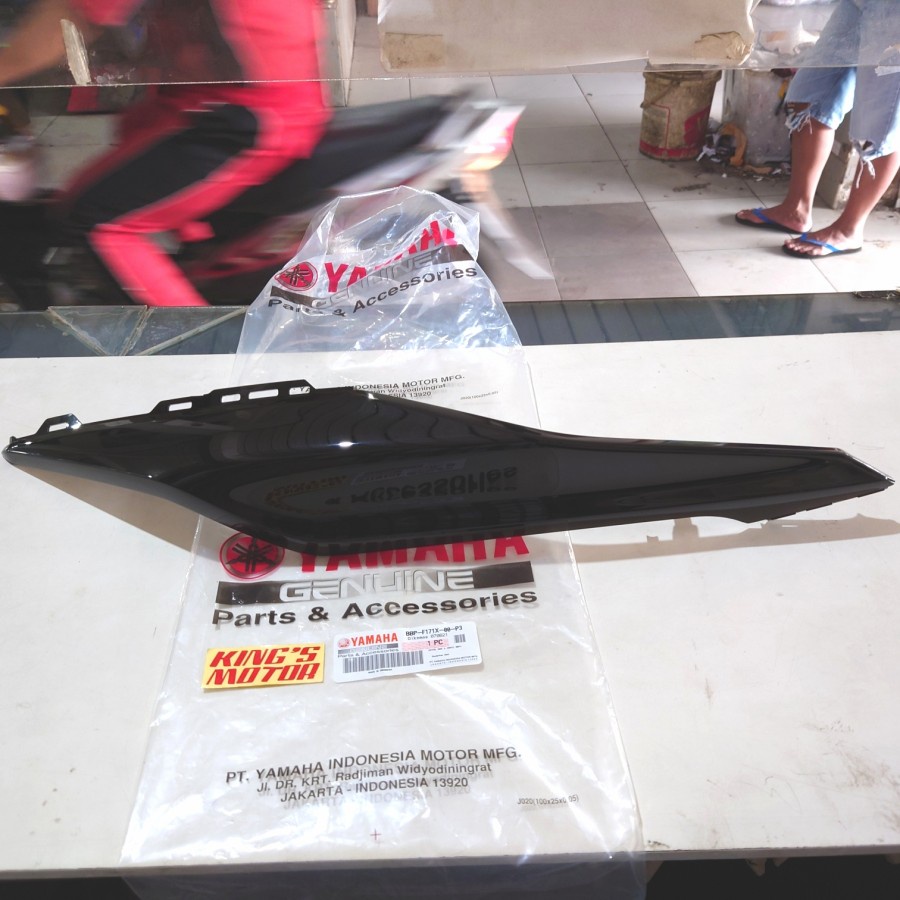 COVER BODY BELAKANG NEW AEROX KANAN HITAM METALIK BBP-P3 ASLI YAMAHA