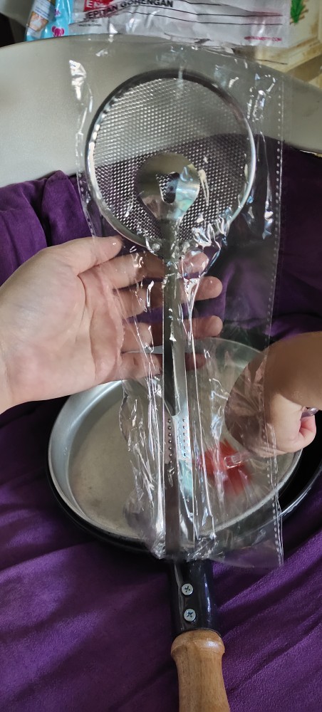 Jepitan Gorengan Dengan Tirisan Stainless Steel