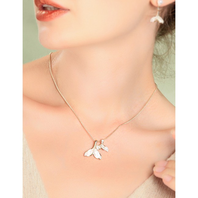 LRC Kalung Fashion Gold Alloy Diamond Double Fishtail Necklace F91431