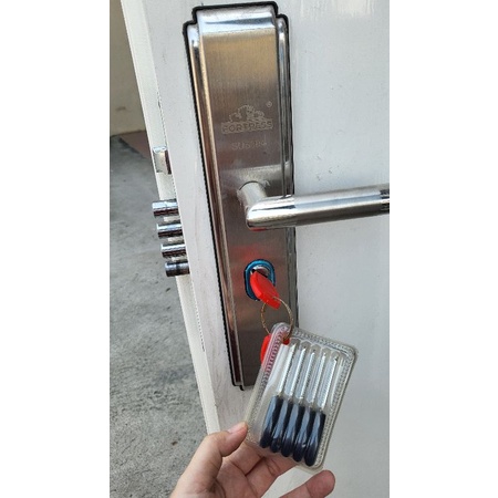 FORTRESS PINTU BAJA MOTIF KAYU