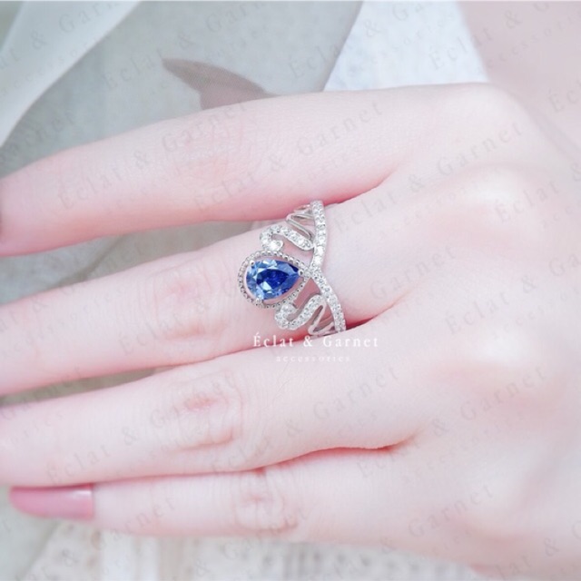 Éclat & Garnet - S925 SWAROVSKI SWAN PEAR CROWN RING