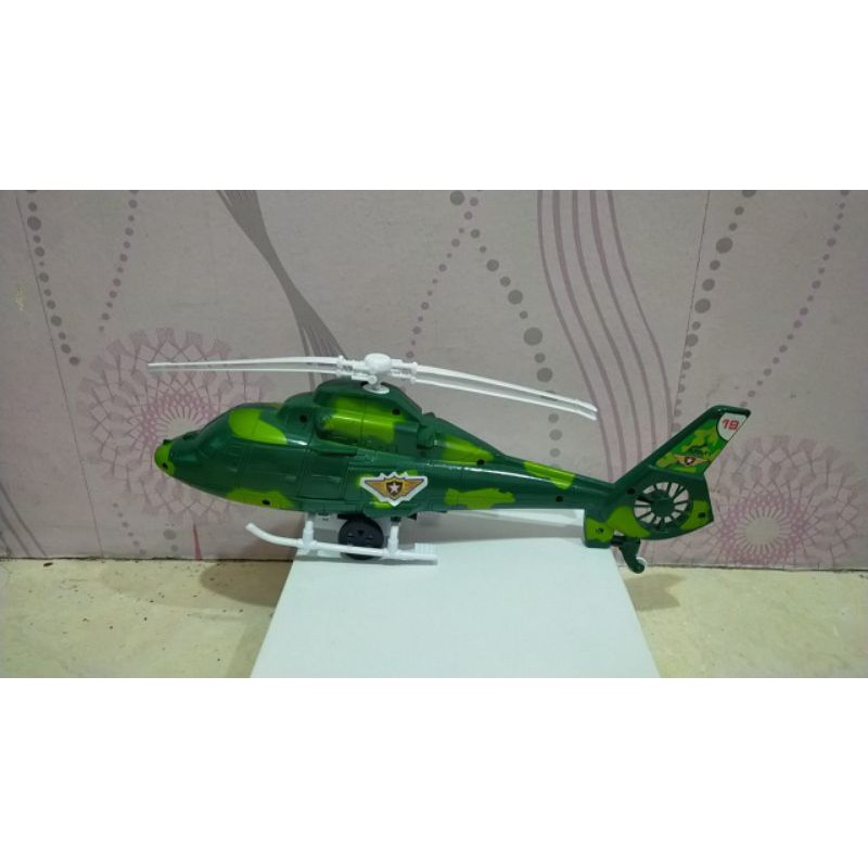 MAINAN PESAWAT TERBANG TARIK HELIKOPTER BESAR