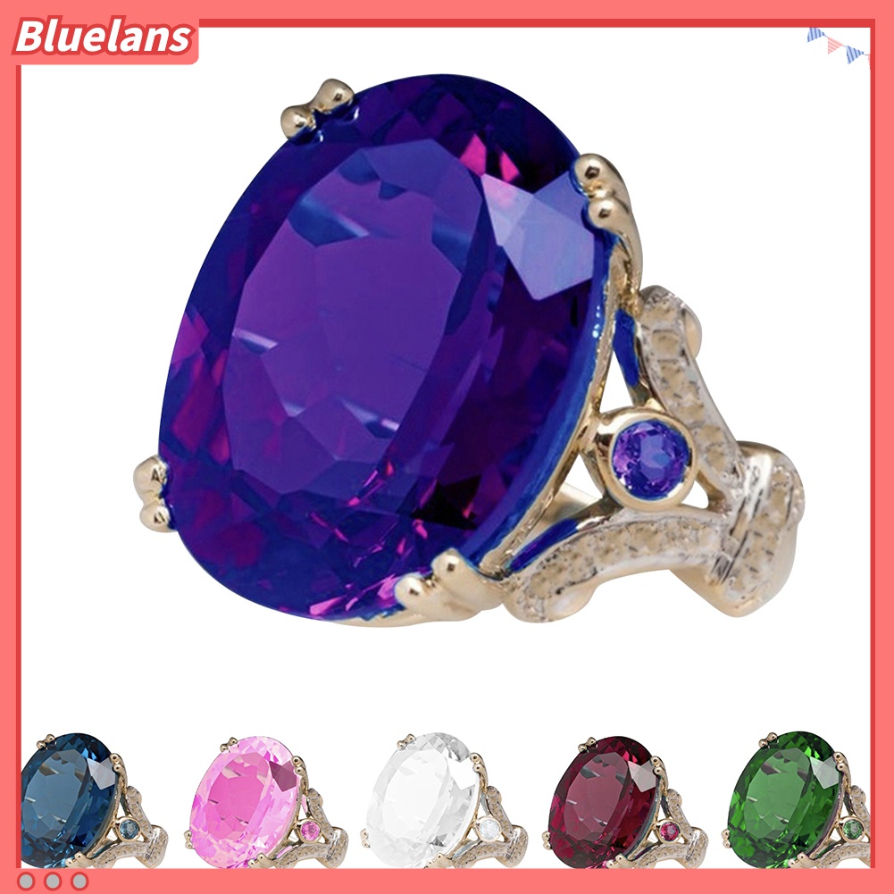 Cincin Jari Wanita Model Hollow Aksen Topaz Imitasi Besar Untuk Pesta Pernikahan