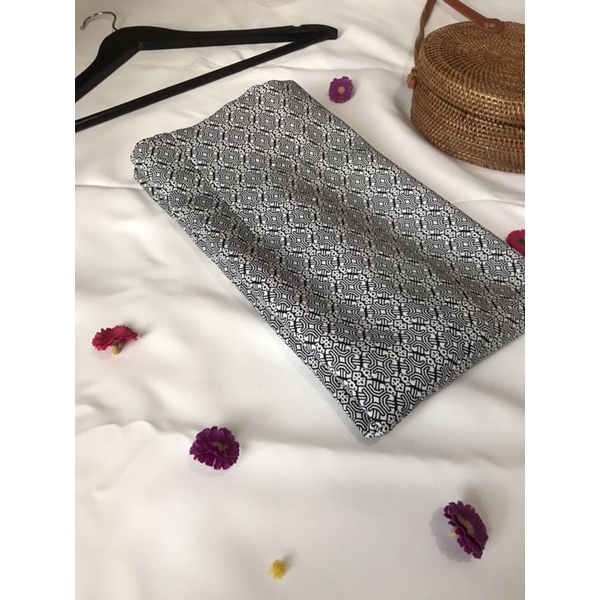 Rok Wanita - The Executive