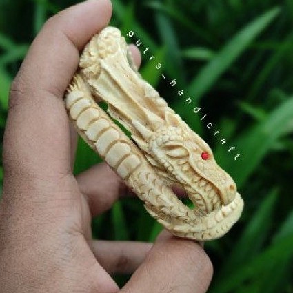 AKAR BAHAR PUTIH/Gelang akar bahar ukir naga.