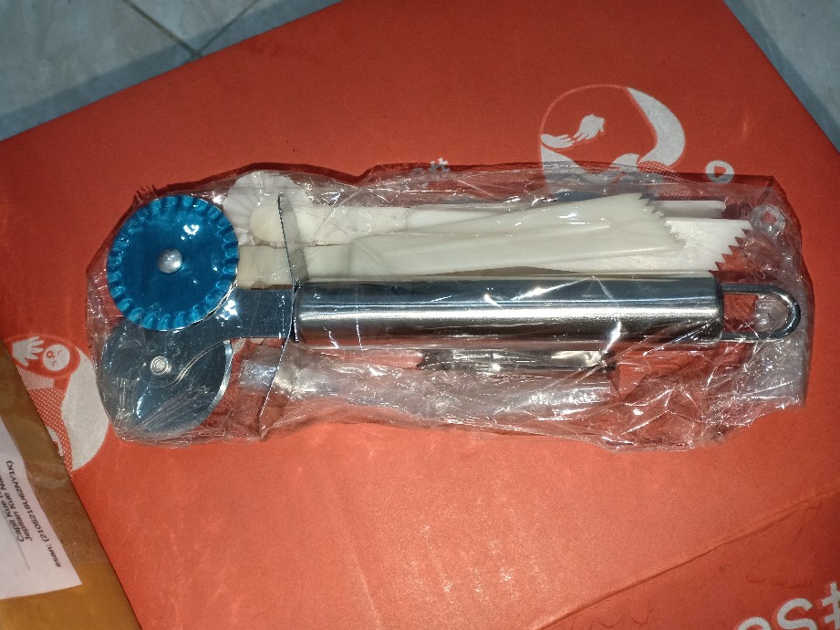 Penjepit Jepit Nastar Daun Dengan Roda Pemotong