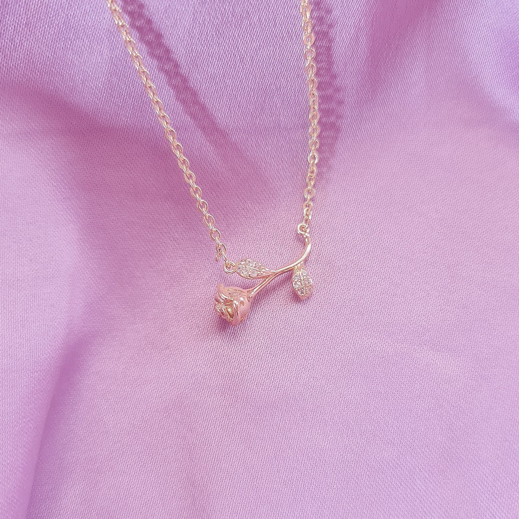 Rose Pendant Gold Necklace