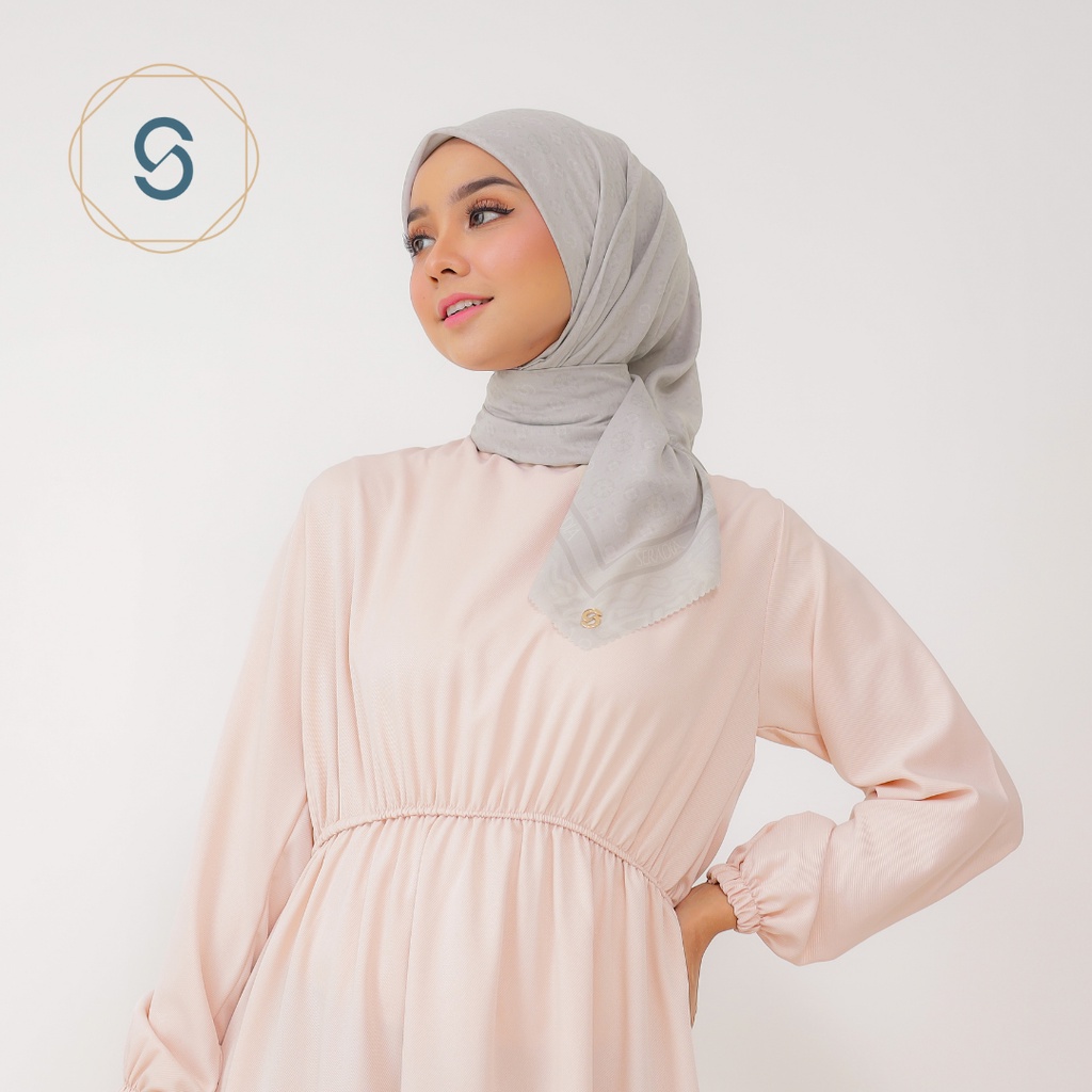 Seradia Hijab Segi Empat Monogram 2.0-Lizzie