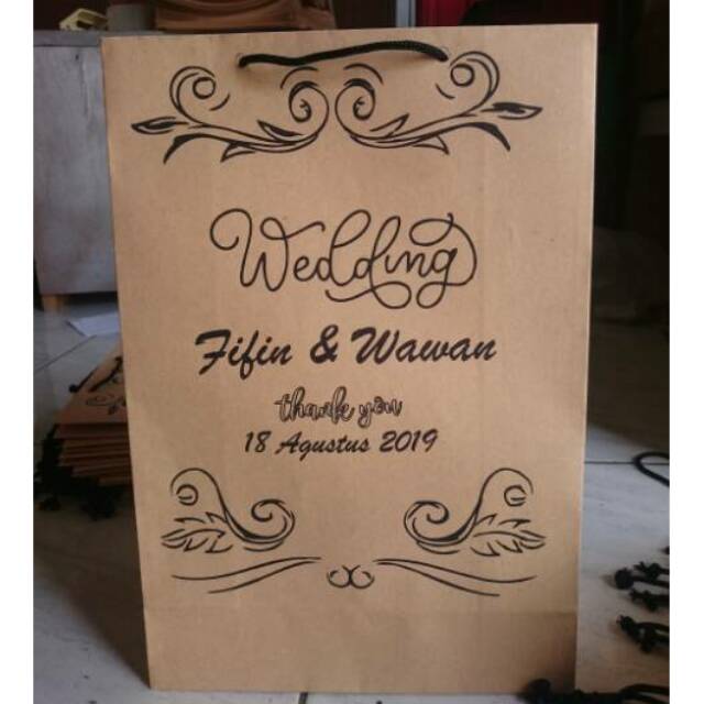 

Paperbag goodiebag tas souvenir size medium plus logo