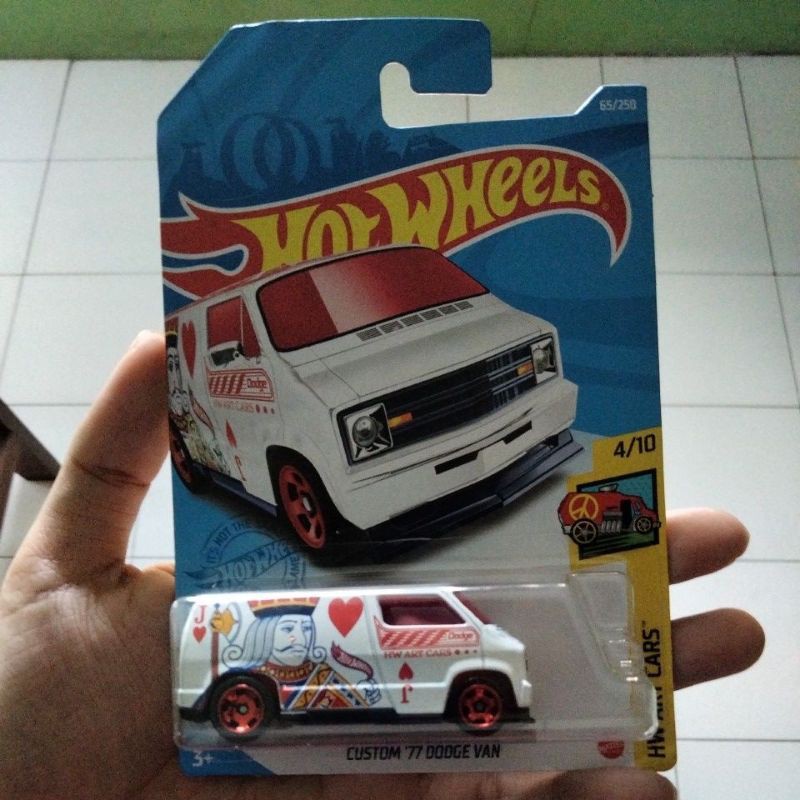 HoT Wheels Treasure Hunt Reguler "Custom 77 Dodge Van"