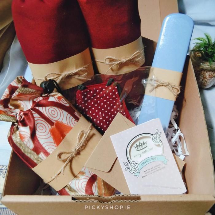 

Hampers | Hampers Mukena Dewasa Dan New Normal Kit Kado Ulang Tahun Pernikahan