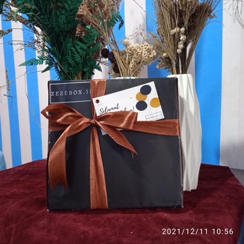 

BOX HAMPERS GIFT KADO