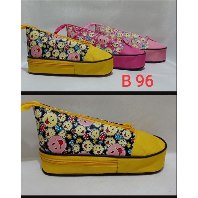 

Tempat pensil kain karakter model sepatu / pencil case motif B96