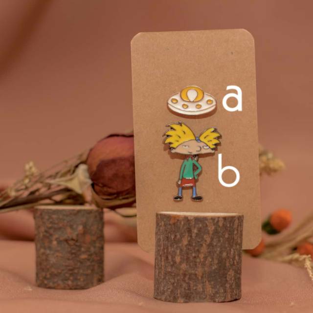 Enamel pin hey arnold kartun bros baju