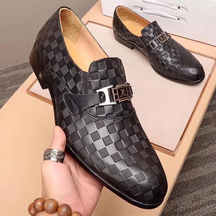 - PRODUK BAGUS SEPATU PRIA KERJA- SEPATU LV KULIT ASLI WARNA HITAM PANTOFEL MIRROR PROMO