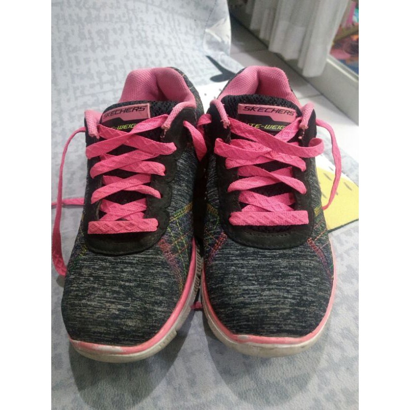 preloved sepatu skecher anak original