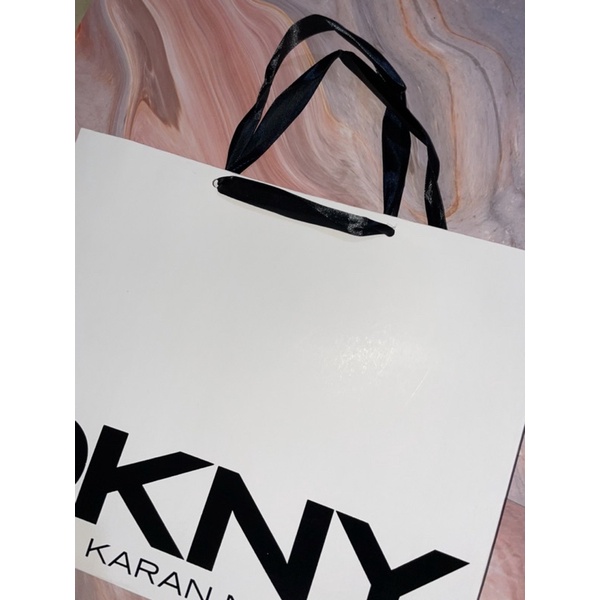 Paper Bag DKNY Pembungkus Kado Ukuran Medium