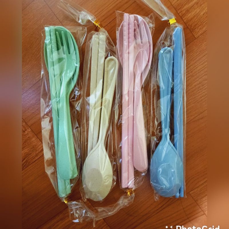 SET SENDOK MAKAN TRAVEL