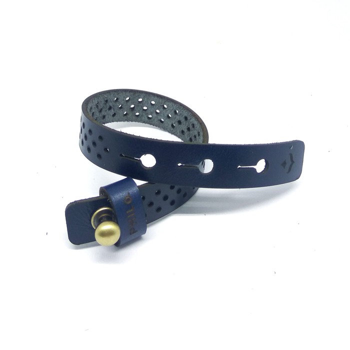 Gelang kulit asli laser cut motif bolong bracelet warna biru PHAC321