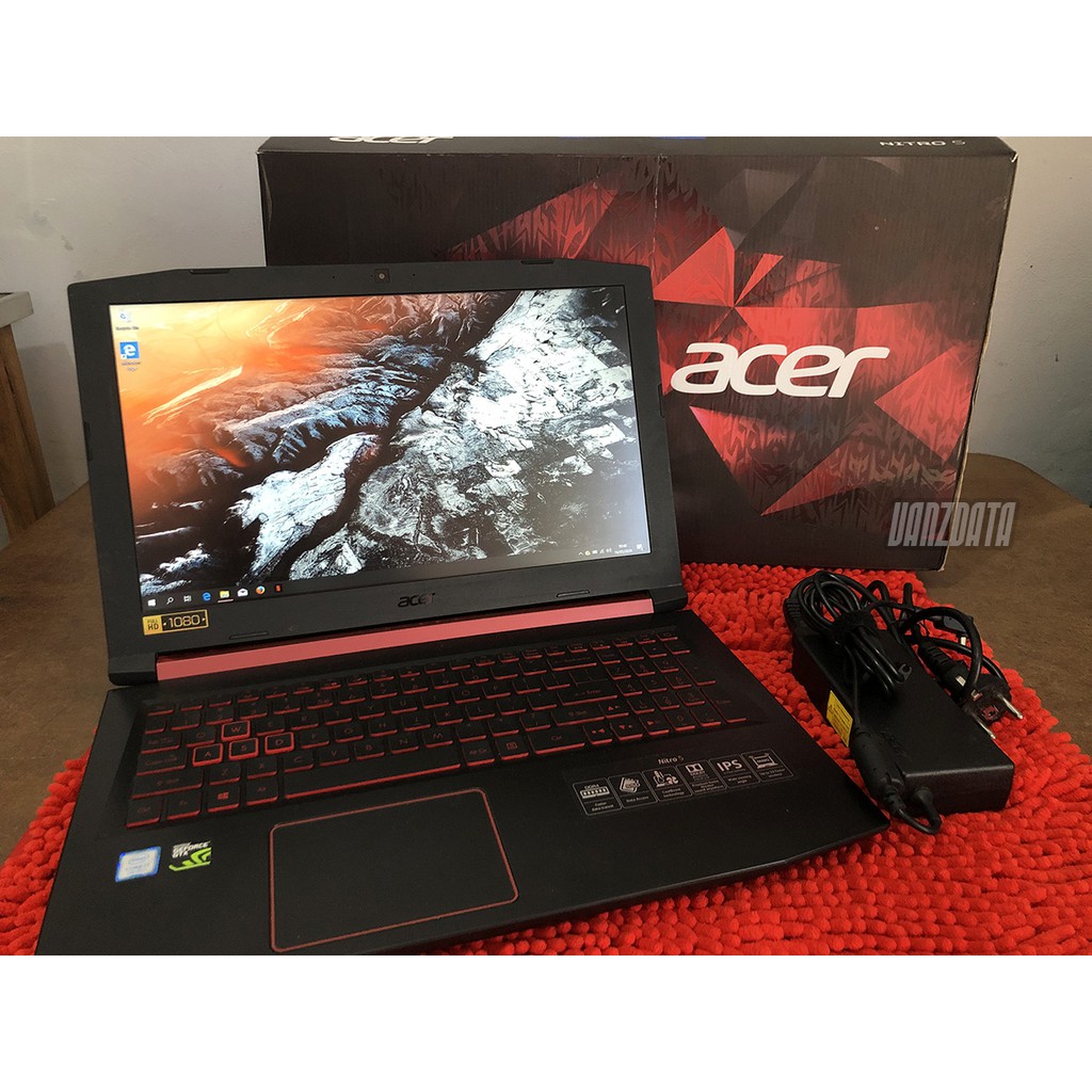 ACER NITRO 5 AN515-51, Intel i7-7700HQ, GTX 1050Ti, RAM 8 GB, SSD 256 Gb HDD 1 Tb