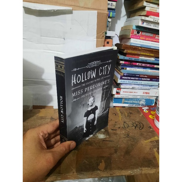 Novel Import HOLLOW CITY by Ransom Riggs