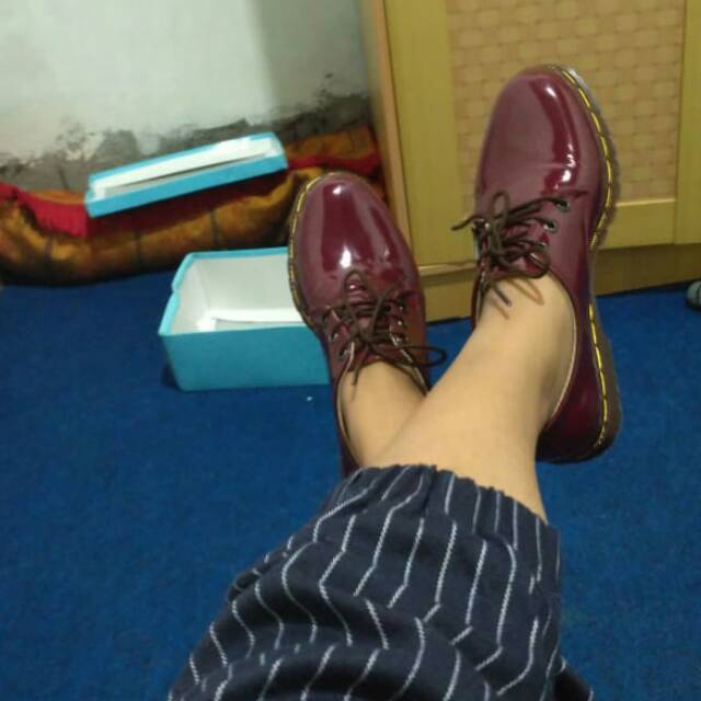 Sepatu cewe maroon