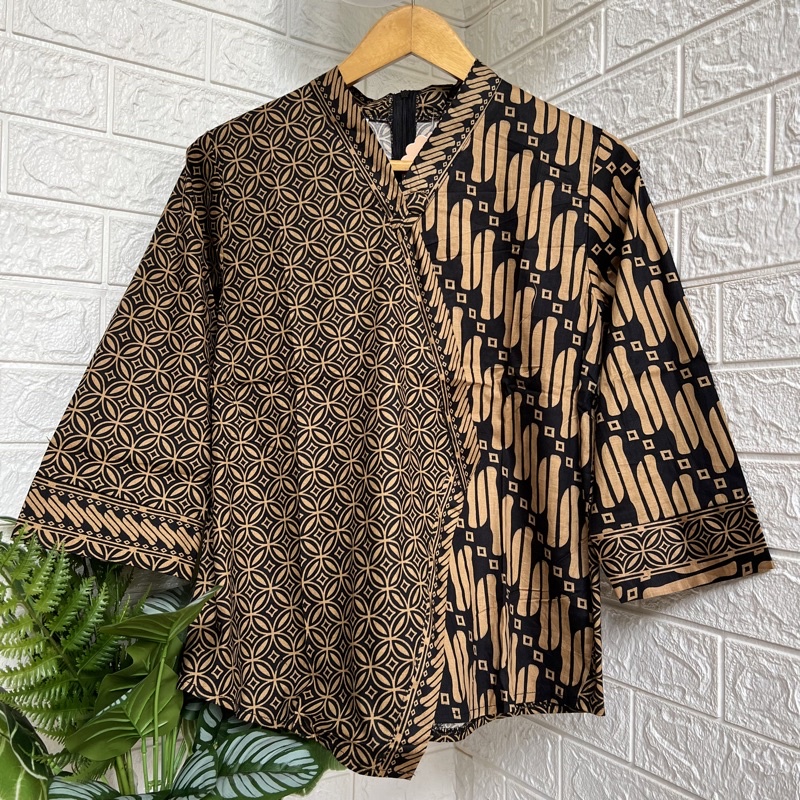 Atasan batik wanita / Blus Batik Wanita