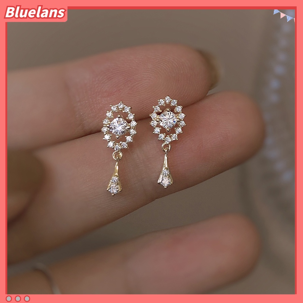 1 Pasang Anting Rumbai Menjuntai Model Hollow Out Gaya Vintage Untuk Wanita