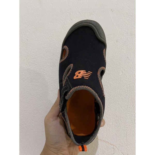 PRELOVED SEPATU SENDAL NEW BALANCE