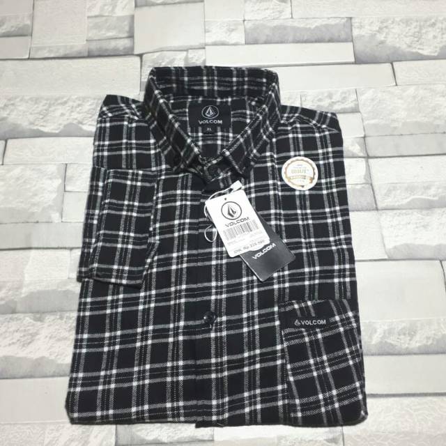 Kemeja Flanel Volcom Hitam-Putih