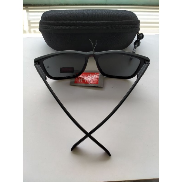Wayfarer SunglassesBrand: RayBali HQ254
Made in italy
Full tag logo brand
Frame lentur,terdapat pir 