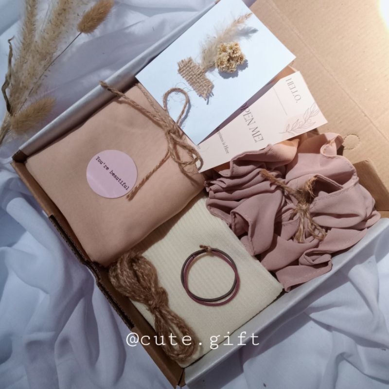 

Hampers Hijab Premium | Gift Box | Free Gift Special Birthday Sale | Kado Hijab