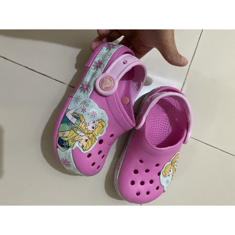 Sandal anak crocs frozen II LED