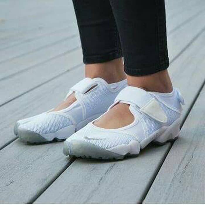SEPATU SNEAKERS WANITA NIKE AIR RIFT