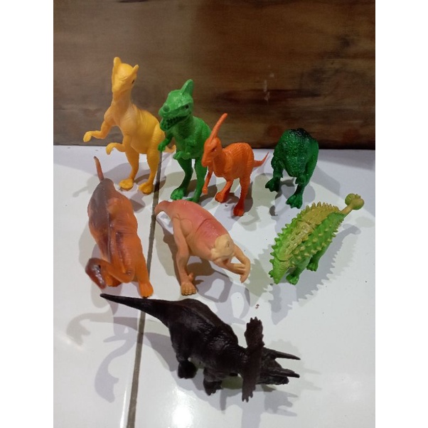 mainan hewan dinosaurus