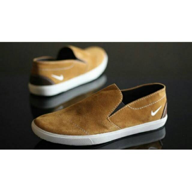 Sepatu Nike Slip On Pria