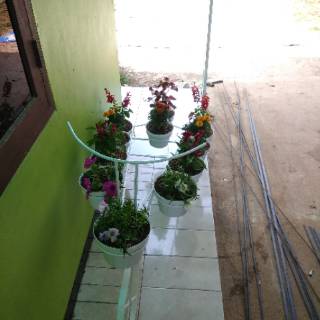 Standingflower rak  pot  besi rak pot sepeda  stand pouch 