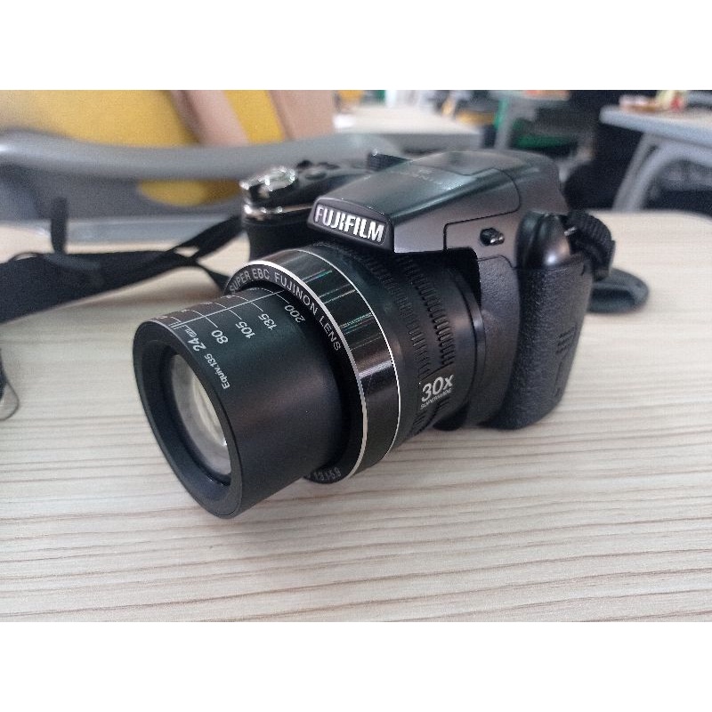Fujifilm FinePix S4500 - Kamera Bridge dengan Stabilisasi Gambar