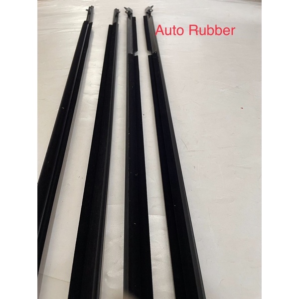 Karet Pelipit Plipit List Kaca Pintu Luar Innova Reborn 1 Set Hitam