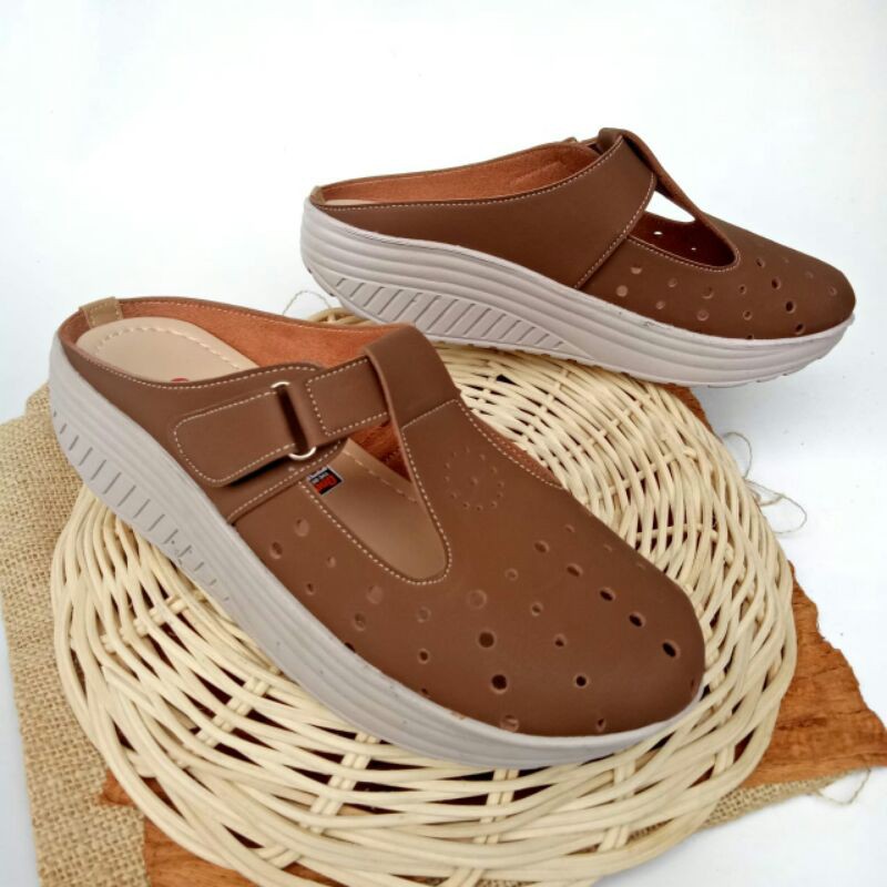 sandal sepatu OneLove