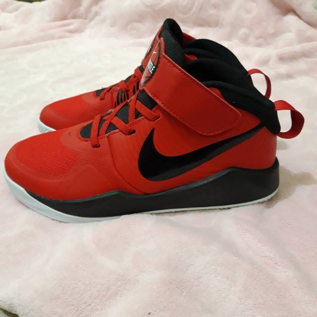 NIKE TEAM HUSTLE D9 BASKETBALL SHOES 