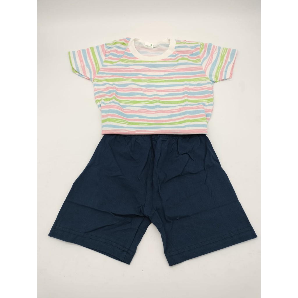 Setelan baju anak laki laki gaya model terkini