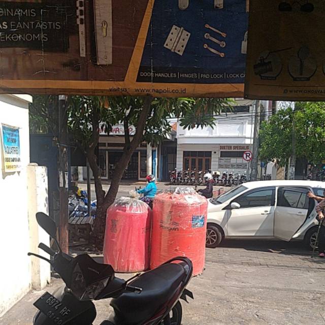 Tandon Air. Toren air. Tandon plastik 300 Lt