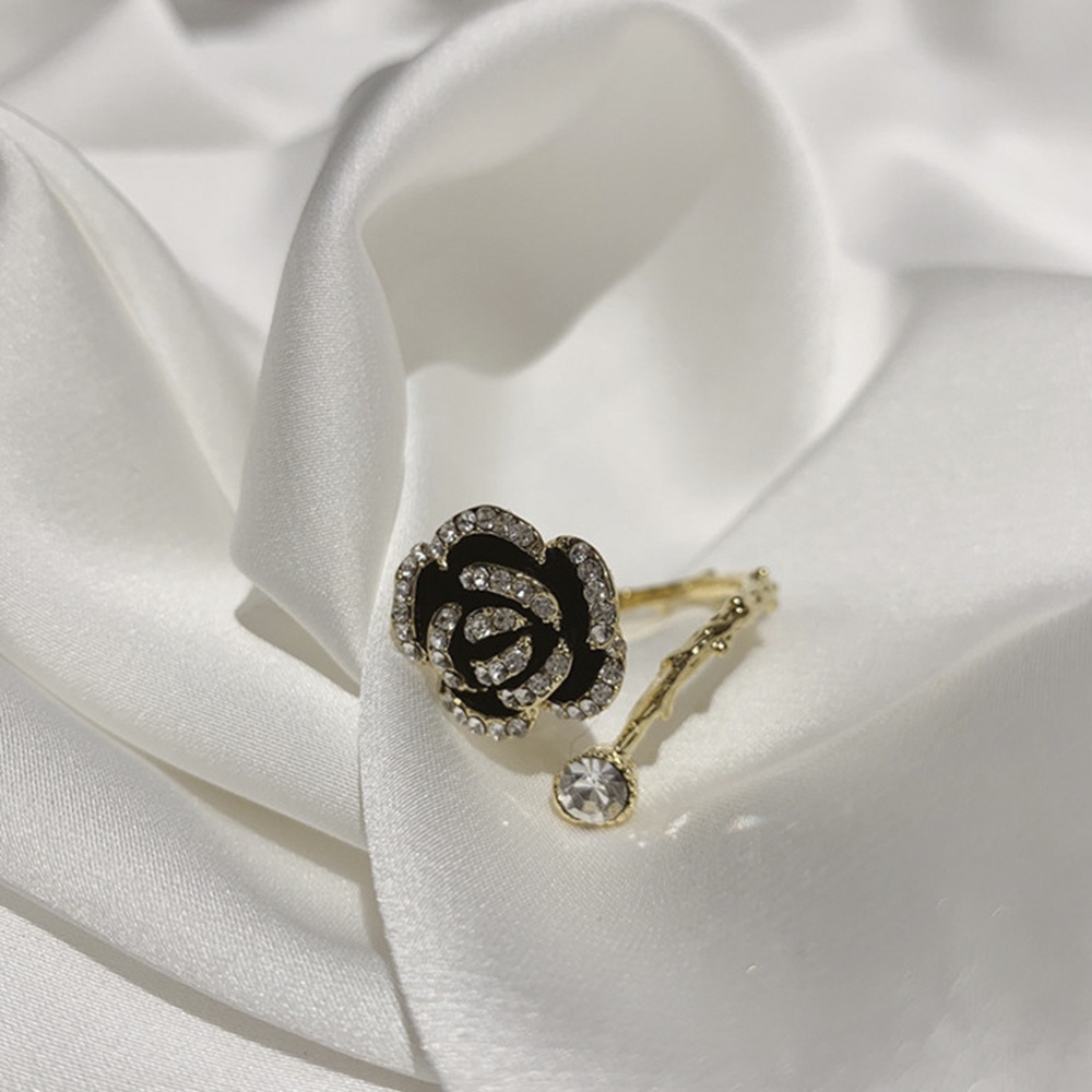 Cincin Model Terbuka Desain Bunga Camellia Hias Zircon Hitam Gaya Retroelegan Adjustable Untuk Wanita