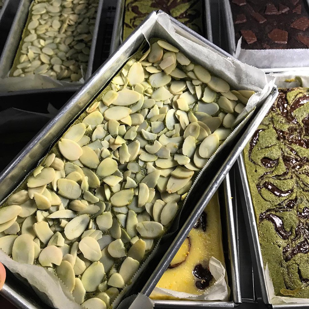 

MATCHA BROWNIES ( menggunakan matcha powder (jepang) asli bukan esen )