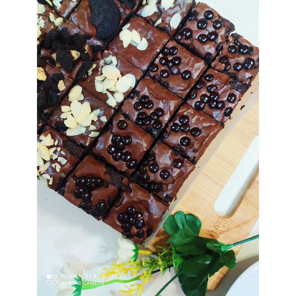 Brownies Bella Brownies Fudgy Panggang Sekat Premium II New Year Hampers