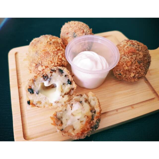 

Mushroom & Cheese bitterballen