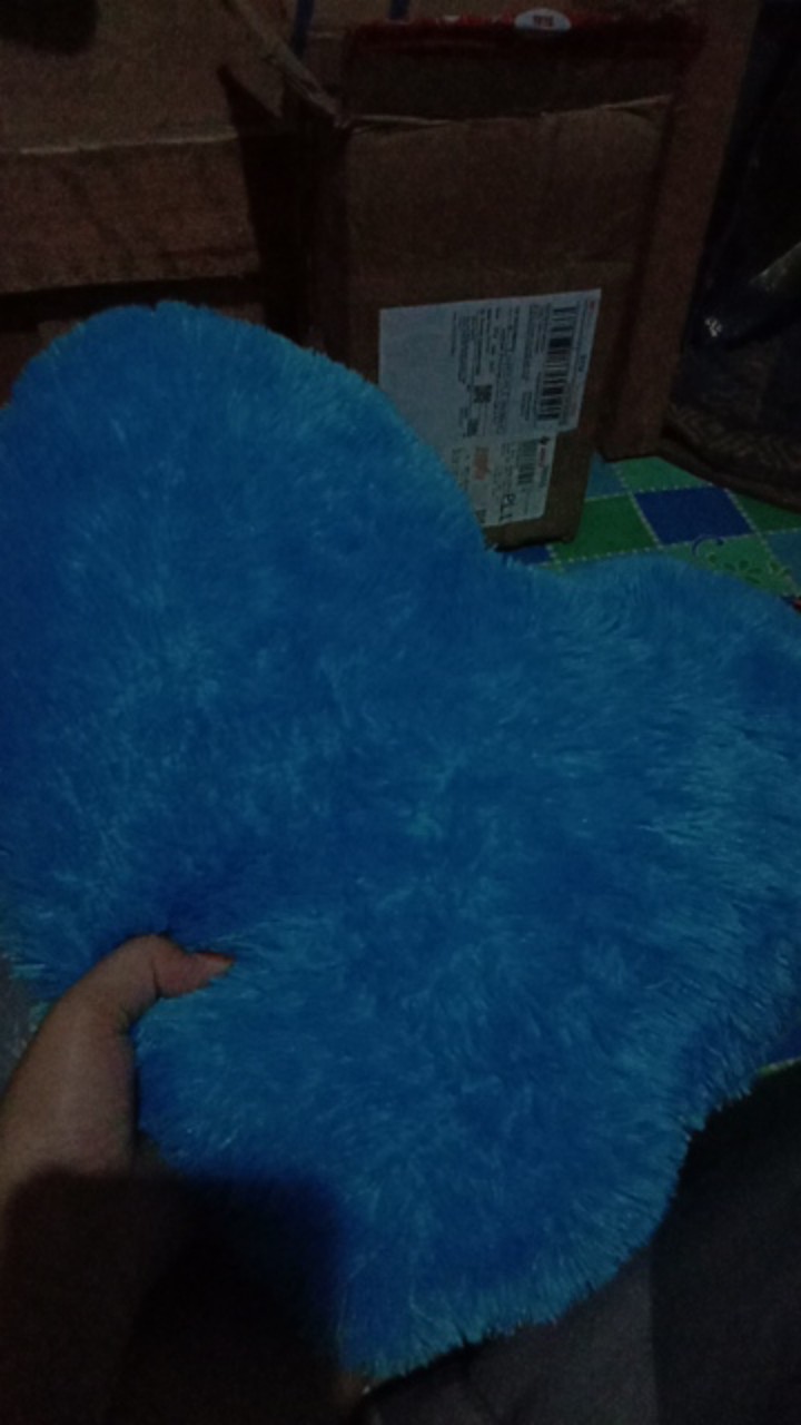 Bantal Love Bulu Rasfur Uk 40x40cm