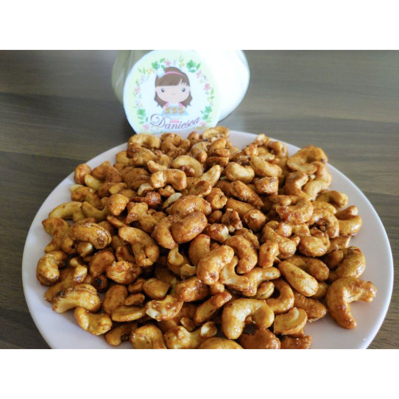 

.1kg kacang mede SUPER - madu , renyah , enak (ds bgr)